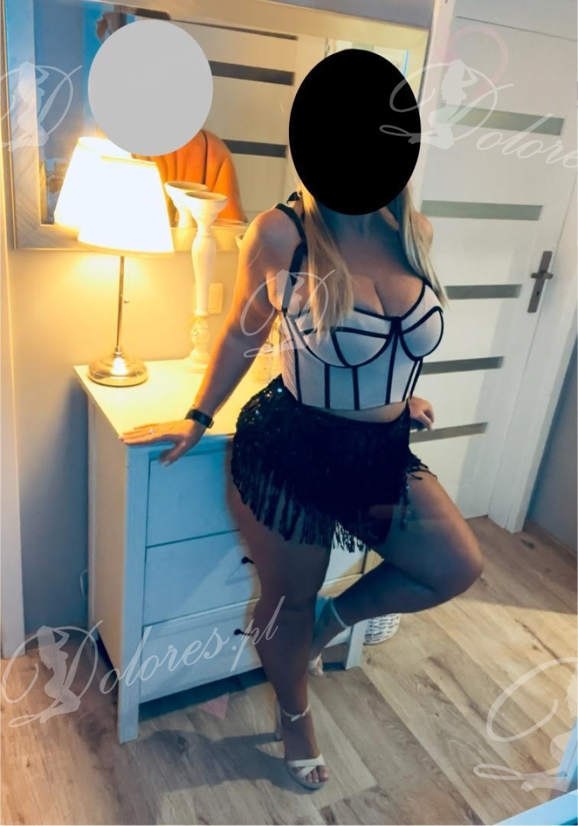 Monika napalona