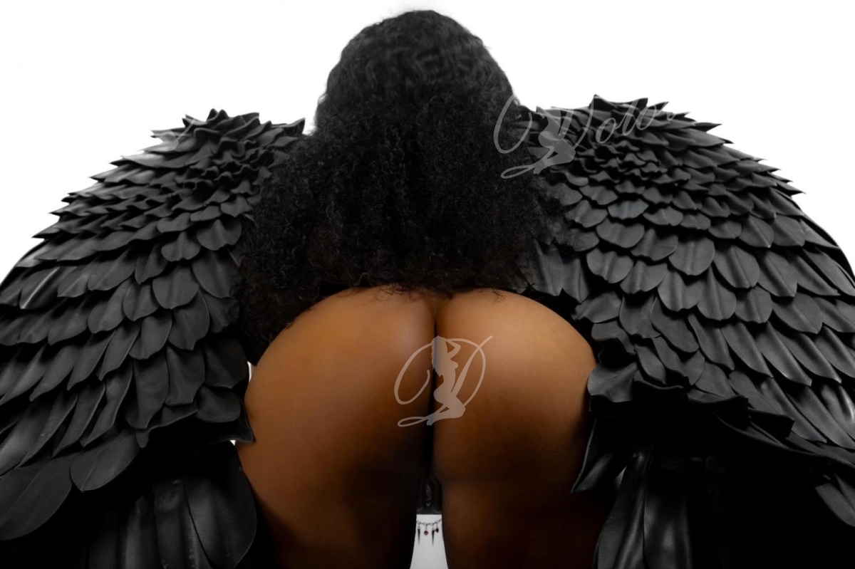 Claudia African Nuru Massage