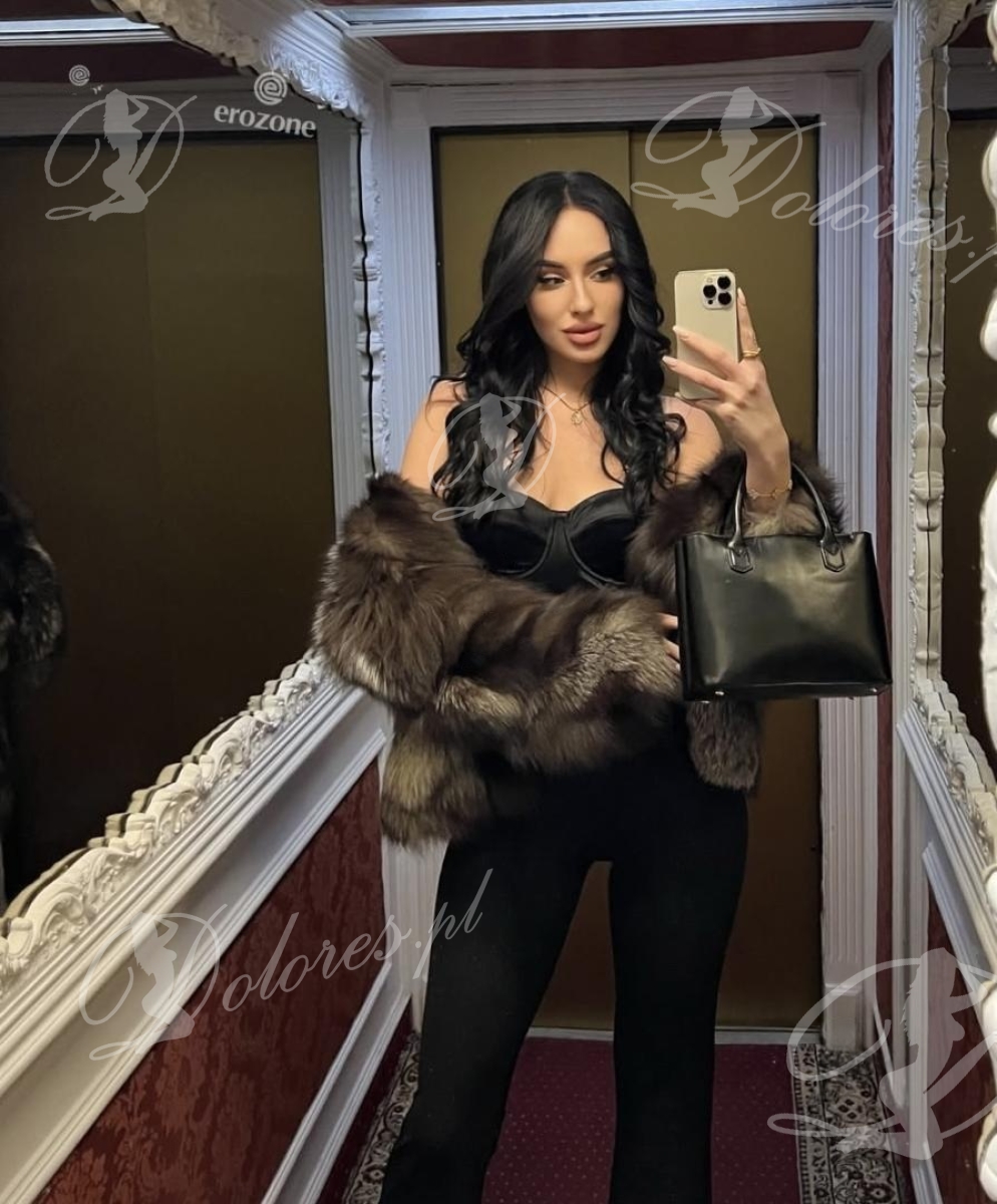 KAMILA PRIVAT