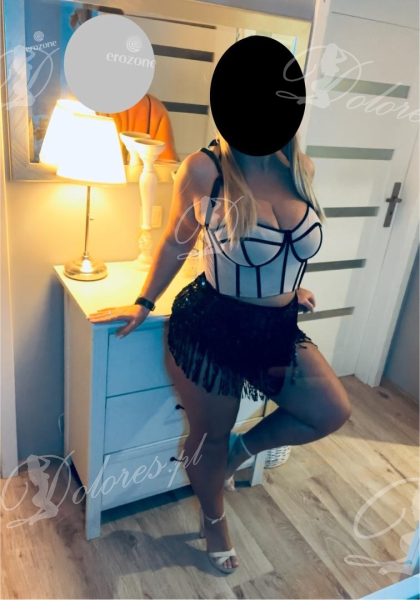 Monika napalona